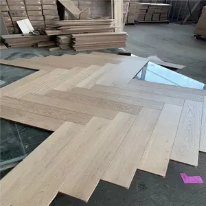 Factory Customized Brushed Engineered Wood Flooring Herringbone Oak Flooring