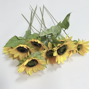 Bouquet de tournesols artificiels Dream Castle, fleurs en soie et plastique réalistes pour la décoration du salon et de la table à manger - Product Image 1