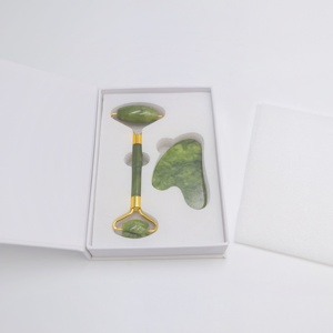 Chấ<span class=keywords><strong>t</strong></span> Lượng Cao Màu Xanh Lá Cây Ngọc Con Lăn Trên Khuôn Mặ<span class=keywords><strong>t</strong></span> Massager Set Rose Quartz Gua SHA Bộ Ngọc Con Lăn Với Hộp Đóng Gói Cổ Con Lăn Massage Công Cụ - Product Image 3