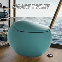 Toilette intelligente en céramique blanche de style européen, design œuf, double chasse d'eau avancée, siège chauffant, télécommande, veilleuse
