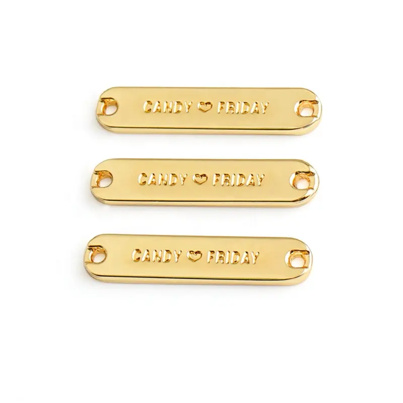 Venta al por mayor famoso oro etiquetas en la ropa con 2 agujeros de Metal de costura marcas de ropa logotipos de nombre de marca de las etiquetas de la ropa