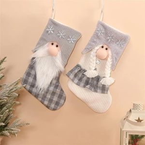 Chaussettes de Noël fantaisie Tomte suédoises, lot de 2, chaussettes décoratives pour cadeaux, pour la cheminée de la famille - Product Image 1