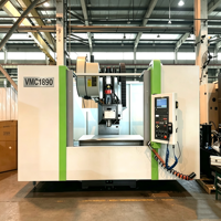 Centre d'usinage vertical CNC VMC1890 à grande capacité avec changeur d'outils automatique, fraiseuse de haute précision pour pièces métalliques