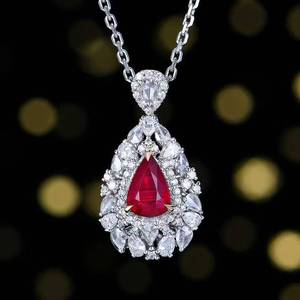 Anillo Halo con Rubí Corte Pera de 1.19ct Sin Calentar, Oro Blanco de 18K con 71 Diamantes en Total de 0.74ct, Joyería de Piedras Preciosas para Mujer - Product Image 3