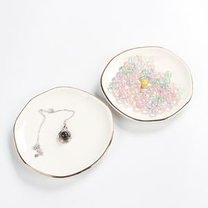 Bandeja de Joyería de Cerámica Redonda con Borde Dorado Personalizada, Plato para Anillos y Collares - Product Image 4