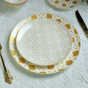Service de vaisselle de luxe 5 pièces en céramique dorée avec logo, assiettes à rebord doré, cadeaux d'affaires - Product Image 2