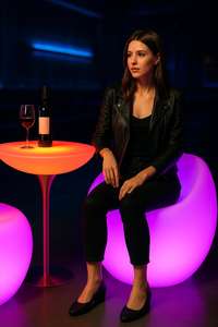 Tabouret <span class=keywords><strong>de</strong></span> bar LED haut <span class=keywords><strong>de</strong></span> gamme <span class=keywords><strong>de</strong></span> style européen moderne avec lumières RGB, résistant à l'eau et écologique, pour bar à domicile, hôtel, cuisine et utilisation en extérieur - Product Image 3