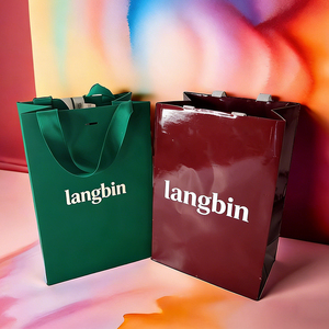 Borsa in <span class=keywords><strong>Carta</strong></span> Kraft <span class=keywords><strong>di</strong></span> Alta Qualità con Logo Personalizzato Stampato, Sacchetto Cosmetico Rinforzato con Nastro Goffrato per Negozi <span class=keywords><strong>di</strong></span> Abbigliamento e Supermercati - Product Image 4