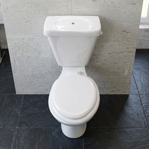 WC en céramique de première qualité avec siphon en P italien, deux pièces, avec abattant et accessoires, fabriqué en Inde - Product Image 1