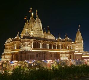 Templo Shikhara Tradicional y Atemporal que Exhibe la Construcción Clásica de Templos Hindúes y el Diseño Espiritual - Product Image 1