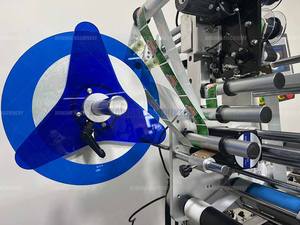 New Type Automatic Horizontal Small Round Bottle Sticker <b>Label</b> <b>Applicator</b> Machine Lip Balm Tube Labeling Machine - Product Image 3
