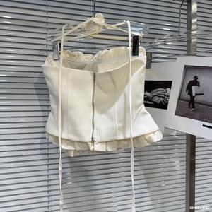 Conjunto de 2 Piezas Sexy para Mujer, Camiseta con Dobladillo de Encaje y Hebilla Metálica, Pantalones Cortos Fruncidos, a la Moda - Product Image 4