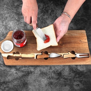Juego de tabla de quesos de madera de acacia con ranuras para cuchillos y herramientas de acero inoxidable para servir y cortar queso - Product Image 3