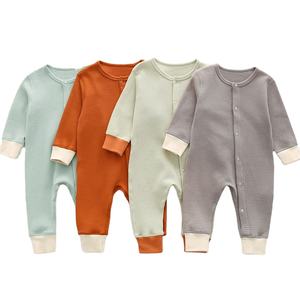 Ropa de bebé de moda al por mayor para niños, conjuntos de ropa de diseñador para bebés, peleles y monos de otoño - Product Image 1