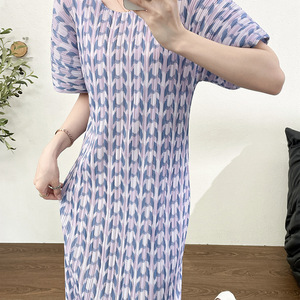 Abito Lungo Plissettato Miyake Estate 2026 con Stampa Francese Arricciata e Maniche a Sbuffo, Elegante, Antirughe, Vestibilità Slim - Product Image 3