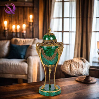 Vase décoratif géométrique oriental en laiton et porcelaine, style pot à gingembre, émeraude du Moyen-Orient, trophée antique, artisanat d'art pour la maison