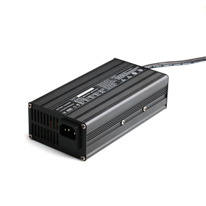 36V 6a 48 V 5a 60v4a <span class=keywords><strong>72v</strong></span> 3a cargadores 48 voltios 5 a batería cargador de batería de plomo ácido 48 V 5A cargador de batería de bicicleta eléctrica rickshaw - Product Image 1