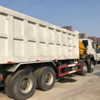 Sinotruck 6x4 25 Tons Howo a monté les camions à benne basculante se pliants de verseur de grue de bras pour l'haltérophilie