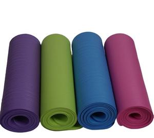 Tapis de yoga personnalisé de qualité supérieure pour l'entraînement au sol à la maison et en salle de sport - Product Image 1