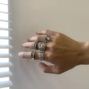 Anillo de metal de tendencia para hombre, estilo retro, diseño fresco, sentido del tótem, anillo geométrico para hombre, conjunto de 5 piezas