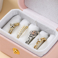 Boîte de rangement pour bijoux de mode, pour boucles d'oreilles et bagues, matériau PU, style classique et élégant, 6.5x5x4cm