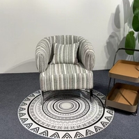 Moderner Gepolsterter Akzentsessel, Stoff-Freizeitsessel mit Zierkissen, Wohnzimmer-Loungesessel