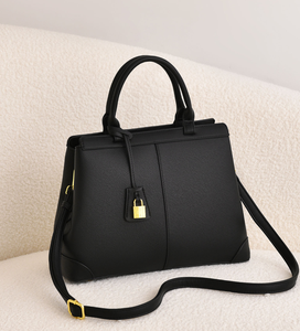Sac à main noir texturé avec fermoir doré, sac fourre-tout à bandoulière pour le bureau et les trajets quotidiens - Product Image 1