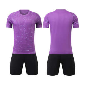 ชุดเสื้อฟุตบอลสีแดงดำคุณภาพสูง แห้งเร็ว ผลิตจากโรงงาน รับสั่งทำตามแบบ พร้อมบริการพิมพ์ลายแบบซับลิเมชั่น - Product Image 3