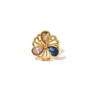 แหวนแฟชั่นชุบทอง PVD สแตนเลสสตีล 316L ทนทาน ดีไซน์ลายดอกไม้ - Product Image 1