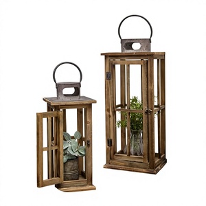 Lanterne à bougie en bois vintage faite à la main avec panneaux en verre et impression personnalisable pour la décoration de la maison de style farmhouse - Product Image 6