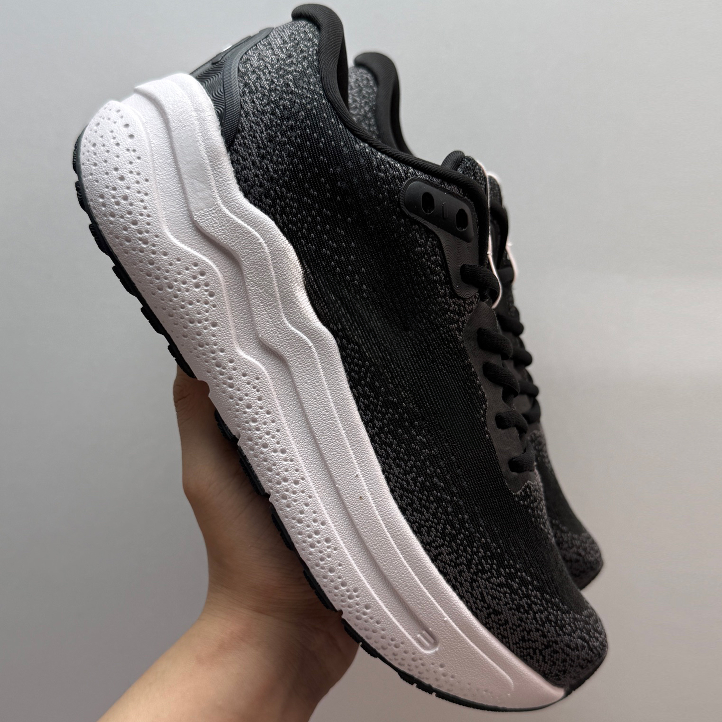 to the max footwear
