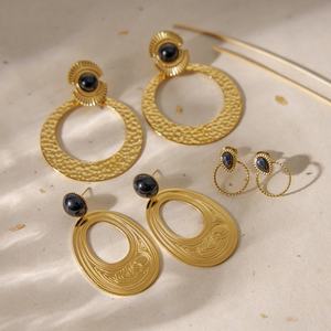 Bijoux en acier inoxydable personnalisables, plaqués or 18 carats, durables et élégants, parfaites pour les cadeaux uniques, boucles d'oreilles pendantes - Product Image 2