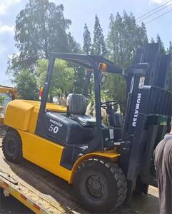Carrello Elevatore Usato Komatsu da 5 Tonnellate FD50 in Ottime Condizioni per Movimentazione Esterna con Ricambi Gratuiti - Product Image 6