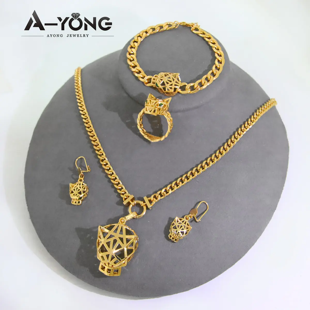 2023 Fashion Styles 18k Gold Plated Copper Hollow Out Jewelry Set Dubai Gold Leopard Necklace Earring Set For Women