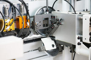 Système de finition des bords droits biseautés 783J, vitesse d'alimentation 23 m/min, joints étanches, scellement des bords du contreplaqué et du MDF - Product Image 2