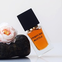 Emballage en verre vide rectangulaire vintage personnalisé de 30ml 50ml 100ml bouteille de parfum bouteille de parfum portable carrée avec couvercle en bois