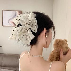 Pinza de pelo grande con lazo de malla, accesorio de tela con puntos ondulados, pinza de plástico tipo tiburón - Product Image 6