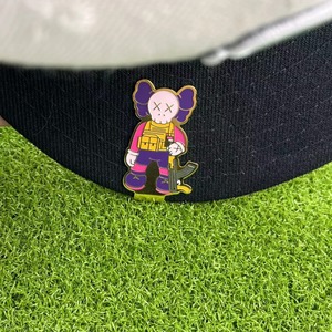 Clip para sombrero de metal esmaltado con diseño de astronauta y oso, para sombreros y gorras, accesorio de regalo coleccionable - Product Image 2