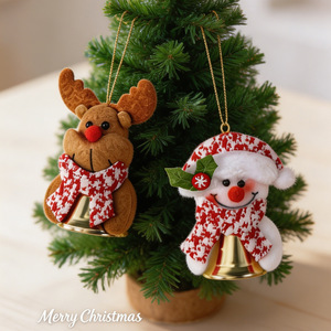 Décorations de Noël en peluche : Père Noël, Bonhomme de neige <span class=keywords><strong>et</strong></span> Ours en peluche avec clochette dorée – Décorations suspendues en tissu doux pour les fêtes - Product Image 4
