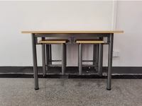 Mobilier scolaire, table rectangulaire en acier et bois avec tabourets suspendus, économique, convient à plusieurs personnes