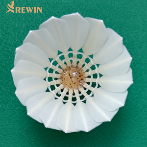 Volant de <span class=keywords><strong>badminton</strong></span> en plumes de canard de haute qualité pour joueur professionnel CHAMPION NO.4, entièrement en plumes de canard naturelles, blanc. - Product Image 1