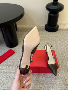 Tacones de aguja con detalle en relieve y cierre de hebilla para mujer, ideales para citas y el día a día, estilo Valentino. - Product Image 6