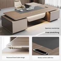 Bureau de direction flottant de luxe avec tablette d'écriture anthracite, panneau taupe côtelé et prise internationale pour suite de bureau complète