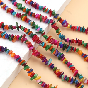 Collier bohème coloré en pierres naturelles concassées avec grand pendentif cœur en verre rouge, chaîne de clavicule tendance pour femme - Product Image 6