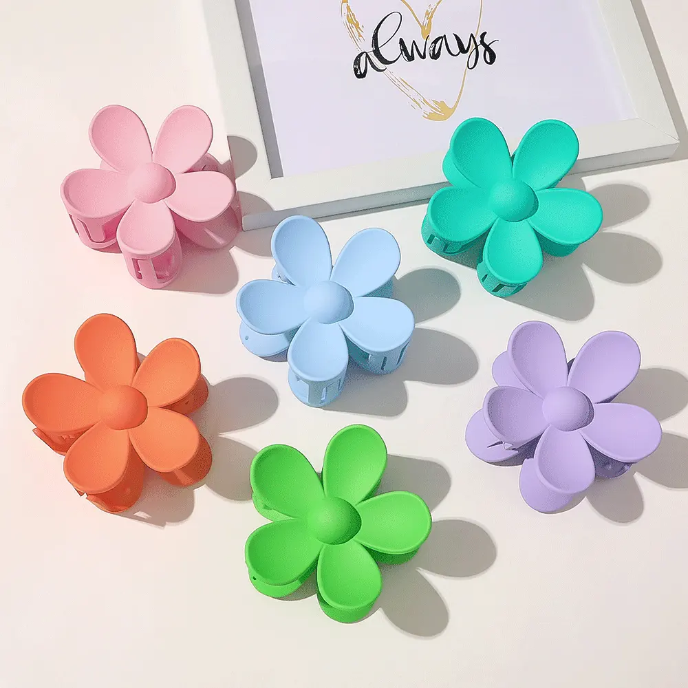 7CM Ins Hot Sale Hair Accessories Fashionable Candy Color Daisy Hair Clip Wholesale Flower Plastic Hair Claw For Women Girls