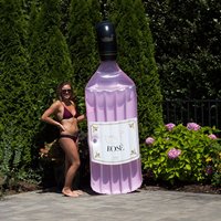 Bouteille de vin rosé gonflable pour piscine, flotteur de piscine portable personnalisé, multicolore