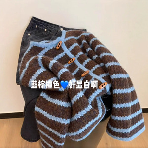 Suéter Feminino de Tricô Retrô Novo Estilo Coreano de Alta Qualidade com Listras Contrastantes Azul e Marrom, Botões nos Cantos e Toque Macio para Outono e Inverno - Product Image 1