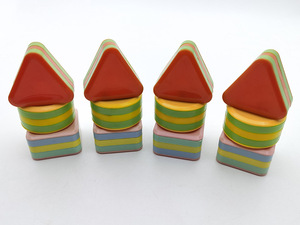 Ensemble de jouets éducatifs Montessori en gros : hochets colorés en plastique (triangle, rond, carré) pour bébés, pour faire du bruit - Product Image 6
