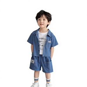 Ensemble de vêtements pour enfant tendance en jean bleu, trois pièces, style coréen, chemise à manches courtes avec logo de dessin animé, costume en denim cool pour garçons - Product Image 3
