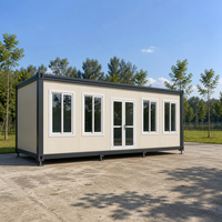 Maison conteneur personnalisée avec un aménagement flexible et un design de positionnement des portes et des fenêtres